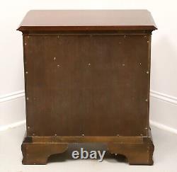 COUNCILL CRAFTSMEN Banded Mahogany Chippendale Style Nightstand Bedside Cabinet