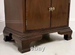 COUNCILL CRAFTSMEN Banded Mahogany Chippendale Style Nightstand Bedside Cabinet