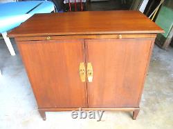 Armoire de bar SCANDIA du milieu du XXe siècle des années 1960 avec étiquette en noyer rétro MCM Rarement vue danoise