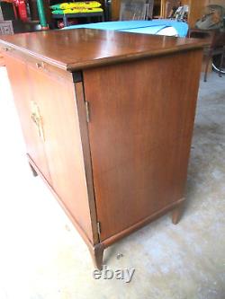 Armoire de bar SCANDIA du milieu du XXe siècle des années 1960 avec étiquette en noyer rétro MCM Rarement vue danoise