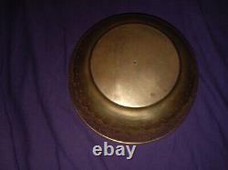 Bol en cuivre/ laiton antique avec outils à la main et gravures rares, 8×3.5 pouces, poli.