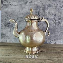 EXTRA LARGE 11 Antique Heavy Brass Tea Coffee Pot RESTORED and Polished  <br/>
<br/>	 	Translation in French: Très grand 11 Antique Lourd Théière en laiton RESTAURÉE et Polie