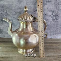 EXTRA LARGE 11 Antique Heavy Brass Tea Coffee Pot RESTORED and Polished <br/> 

 
 <br/>
Translation in French: Très grand 11 Antique Lourd Théière en laiton RESTAURÉE et Polie