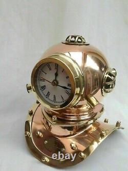 Horloge de bureau en laiton poli décorative antique de plongée sous-marine pour les casques de plongée nautiques.
