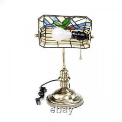 Lampe de bureau en laiton antique avec abat-jour en verre coloré et motif floral de 14 pouces de hauteur
