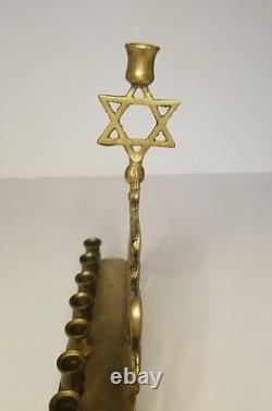 Menorah en laiton massif poli antique 9 supports 2 lions de Juda design banc des années 1920