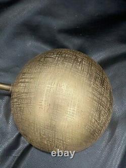 Orbe sputnik italien en laiton antique noir du milieu du siècle 1950 fait main