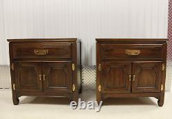 Pair de cabinets de chevet de style asiatique Ming de la marque Davis Cabinet