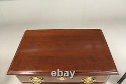 Paire Harden Cerise Solide Chippendale Style Tall Bedside Chests