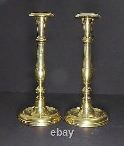 Paire d'anciens chandeliers de Shabbat (Sabbat) en laiton antique, Judaica de Pologne