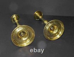 Paire d'anciens chandeliers de Shabbat (Sabbat) en laiton antique, Judaica de Pologne