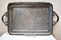 Plateau ancien de calligraphie islamique servant le Coran en métal en laiton avec une finition argentée.