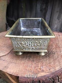 Pot à bonsaï chinois antique en bronze poli avec motifs floraux en laiton.