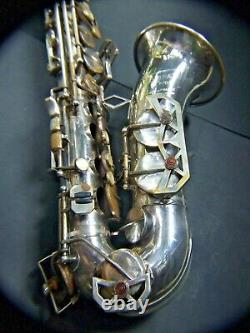 Saxophone alto DOLNET Paris argenté, numéro de série 36193, étui d'origine, 1940 France.