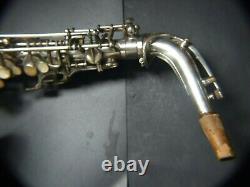 Saxophone alto DOLNET Paris argenté, numéro de série 36193, étui d'origine, 1940 France.
