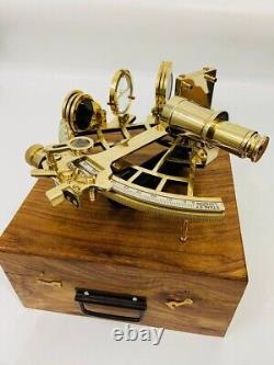 Sextant en laiton entièrement fonctionnel et poli avec finition antique avec boîte en bois.