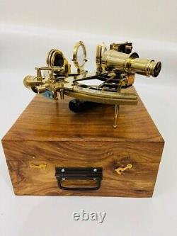 Sextant en laiton entièrement fonctionnel et poli avec finition antique avec boîte en bois.