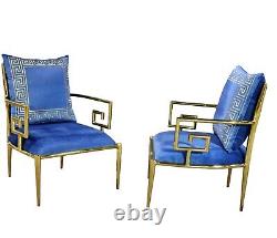 Superbe paire de fauteuils de style Versace en laiton poli avec motif clé grecque en bleu.